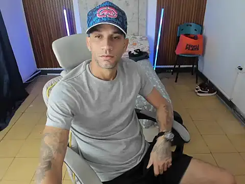 danisegura online show from February 12, 1:50 pm