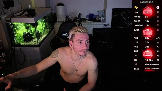 Snapshot of Rayzel_White chatting on April 6, 8:54 pm Rayzel White online show from April 6, 8:54 pm