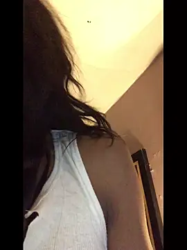 Snapshot of dianagonewild chatting on March 21, 2:05 am dianagonewild online show from March 21, 2:05 am