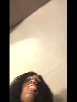 Snapshot of dianagonewild chatting on March 21, 9:47 am dianagonewild online show from March 21, 9:47 am