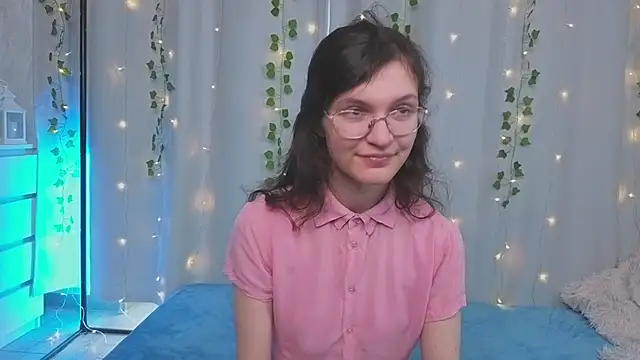 ThoraMarola online show from June 23, 5:16 am