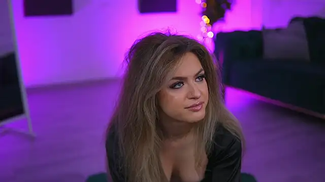 NayaQuinn online show from March 15, 8:04 pm