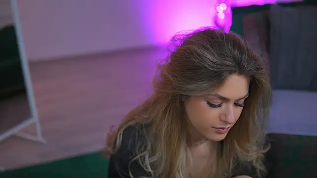 NayaQuinn online show from March 26, 8:14 pm