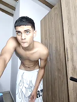 Snapshot of dominant_boy1 chatting on January 13, 9:20 pm dominant boy1 online show from January 13, 9:20 pm