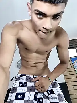 Snapshot of dominant_boy1 chatting on February 15, 7:10 pm dominant boy1 online show from February 15, 7:10 pm