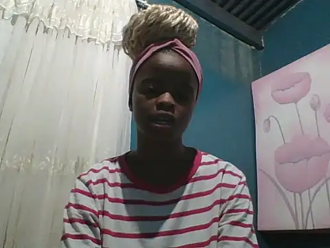 petitemew online show from March 27, 7:24 pm