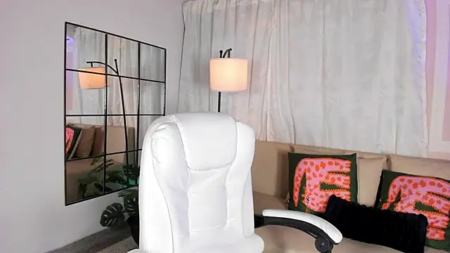 Snapshot of liaamoon_ chatting on June 17, 12:18 pm liaamoon online show from June 17, 12:18 pm