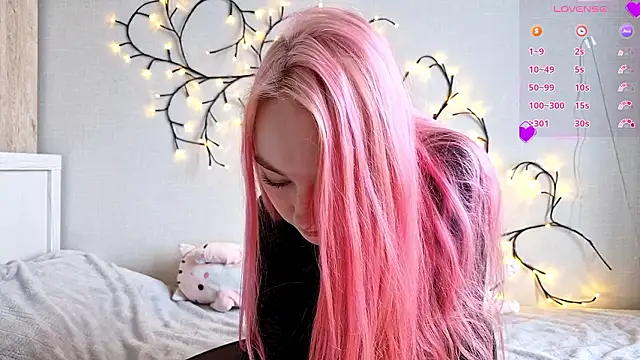 Snapshot of MisaMew chatting on February 2, 8:13 am MisaMew online show from February 2, 8:13 am