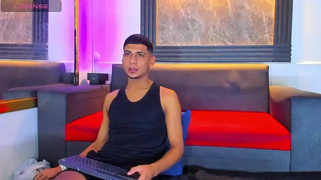 Snapshot of ALEX_KEITH26 chatting on April 17, 11:57 am ALEX KEITH26 online show from April 17, 11:57 am