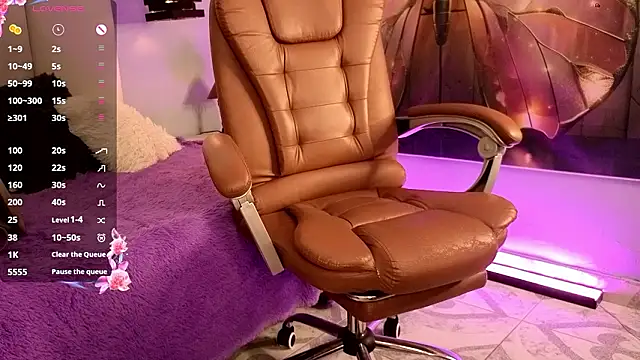 Snapshot of NahommyPearson chatting on February 3, 2:22 pm NahommyPearson online show from February 3, 2:22 pm