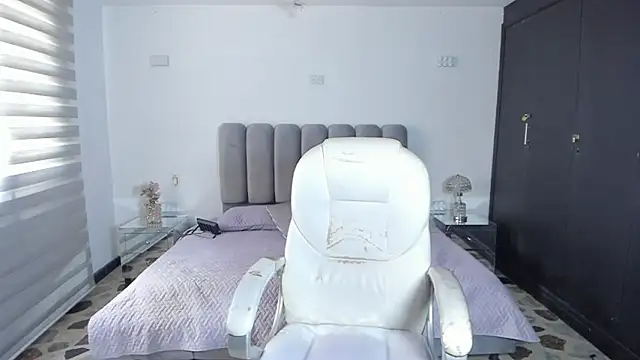 Snapshot of VictoriaRousse_ chatting on March 1, 5:15 pm VictoriaRousse online show from March 1, 5:15 pm