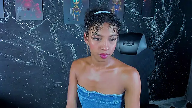 Snapshot of VictoriaRousse_ chatting on March 8, 8:56 pm VictoriaRousse online show from March 8, 8:56 pm