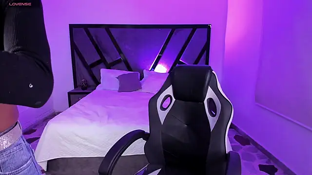 Snapshot of VictoriaRousse_ chatting on March 16, 5:35 am VictoriaRousse online show from March 16, 5:35 am