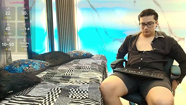 Danner Alaia online show from February 4, 7:53 pm