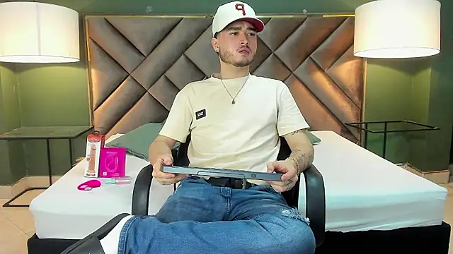 Salvattore Muller online show from February 23, 8:44 am