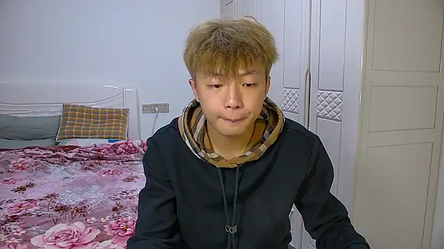 Chocolates-001 online show from February 5, 11:04 am