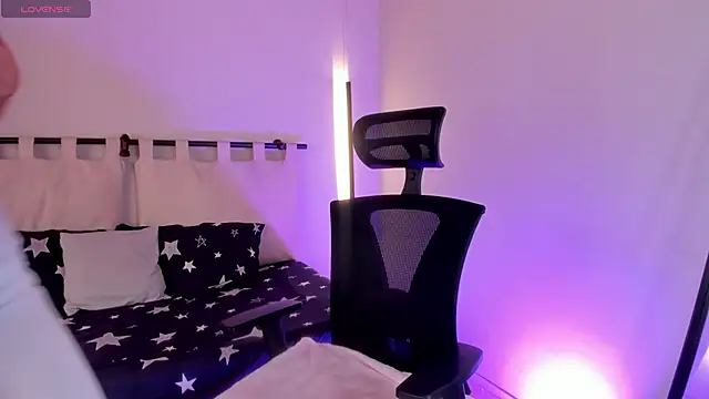 ella  olmos online show from April 3, 1:53 pm