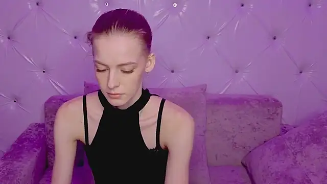 Snapshot of kittie_like18 chatting on February 26, 12:53 am kittie like18 online show from February 26, 12:53 am