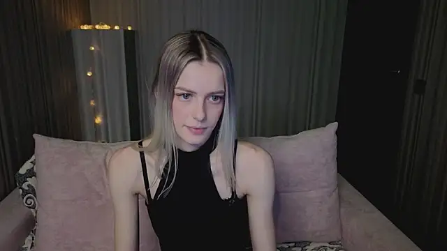 Snapshot of kittie_like18 chatting on March 7, 12:51 am kittie like18 online show from March 7, 12:51 am