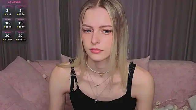 Snapshot of kittie_like18 chatting on March 25, 1:00 am kittie like18 online show from March 25, 1:00 am