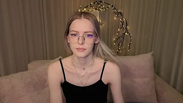 kittie like18 online show from May 7, 12:38 am