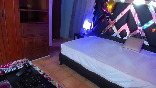 michell sweetiee online show from April 1, 6:49 pm