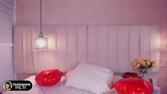 Snapshot of avy_st chatting on February 15, 3:47 am avy st online show from February 15, 3:47 am