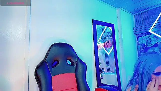 Snapshot of Lisa_sparkleee chatting on March 21, 3:00 am Lisa sparkleee online show from March 21, 3:00 am