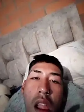 Snapshot of Andreycaliente chatting on January 13, 10:37 pm Andreycaliente online show from January 13, 10:37 pm