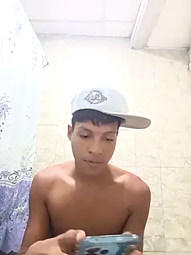 Snapshot of Sasuke-18_cm chatting on April 8, 1:05 am Sasuke-18 cm online show from April 8, 1:05 am