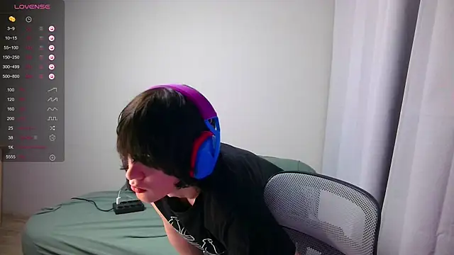 LeonBoykisser online show from March 8, 3:27 pm