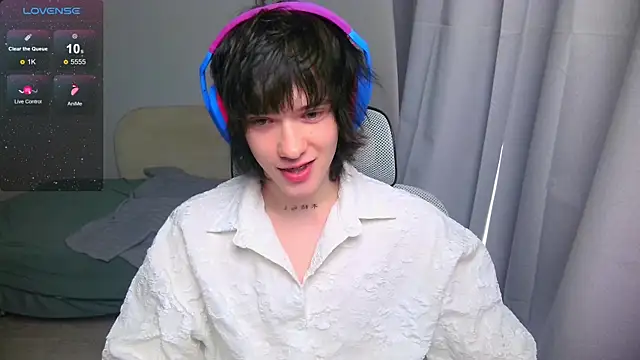 LeonBoykisser online show from April 30, 2:18 am