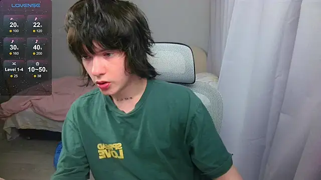 LeonBoykisser online show from May 10, 5:07 pm