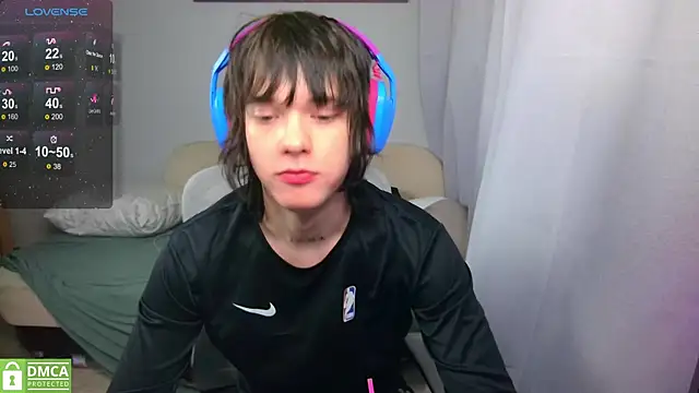 LeonBoykisser online show from May 15, 6:15 pm