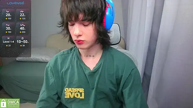 LeonBoykisser online show from May 18, 6:36 pm