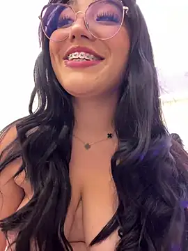 Snapshot of Your_Enyel chatting on February 6, 1:54 am Your Enyel online show from February 6, 1:54 am