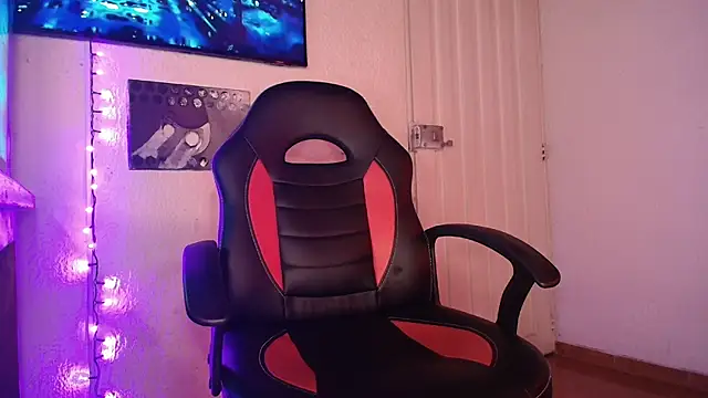 Snapshot of pauldocux_ chatting on January 15, 3:55 am pauldocux online show from January 15, 3:55 am