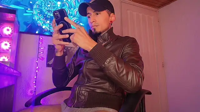 Snapshot of pauldocux_ chatting on January 16, 2:26 am pauldocux online show from January 16, 2:26 am