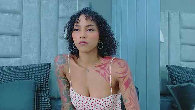 Snapshot of LizStorm_ chatting on March 27, 7:46 pm LizStorm online show from March 27, 7:46 pm