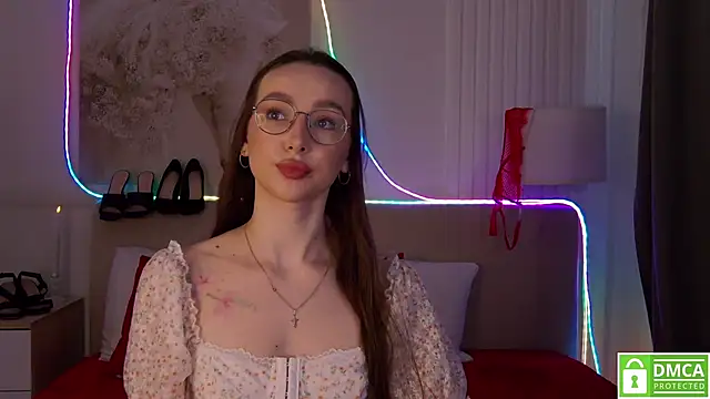 Snapshot of Emily_Simon chatting on February 10, 5:22 am Emily Simon online show from February 10, 5:22 am