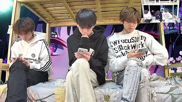 xiaohuangren01 online show from March 11, 3:23 am