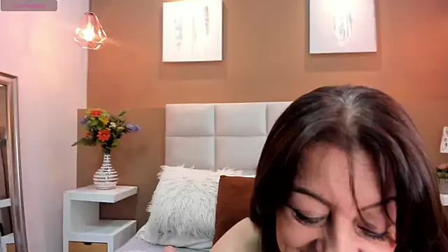 Snapshot of roxanamilf_ chatting on June 30, 1:12 pm roxanamilf online show from June 30, 1:12 pm