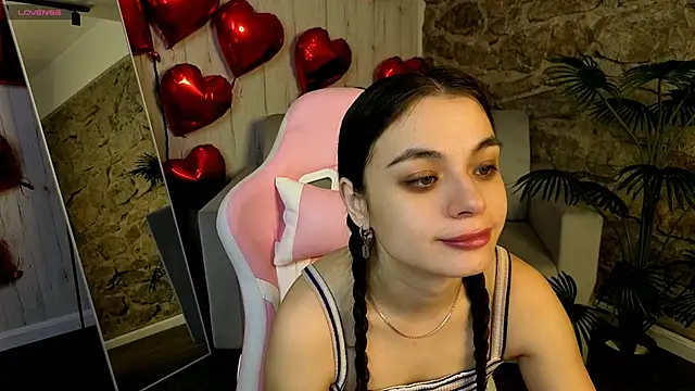 Snapshot of Kim_Bless chatting on March 17, 1:43 am Kim Bless online show from March 17, 1:43 am