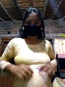 Snapshot of Hot_Sweeti chatting on April 8, 9:20 am Hot Sweeti online show from April 8, 9:20 am