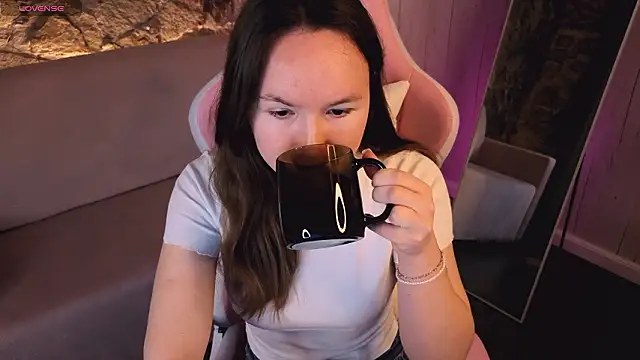 Snapshot of SindieStorm chatting on February 25, 1:48 am SindieStorm online show from February 25, 1:48 am