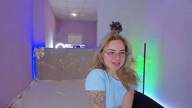 LunaHeadley online show from January 17, 1:16 pm