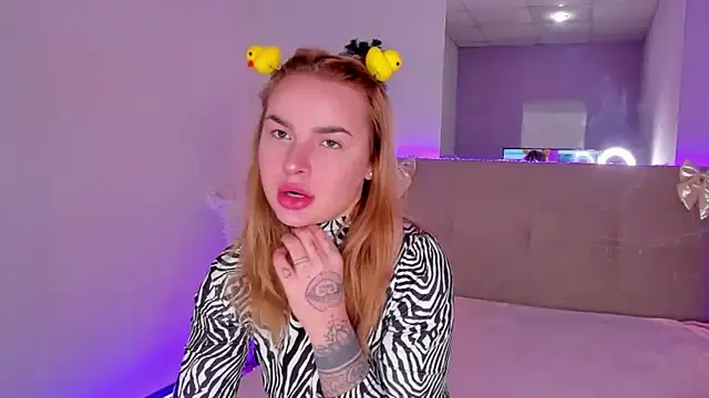 LunaHeadley online show from January 19, 1:26 pm