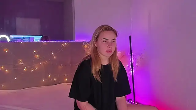 LunaHeadley online show from February 8, 1:25 pm