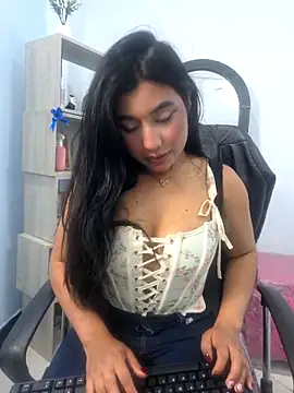 valenlopezz  online show from May 14, 3:46 am