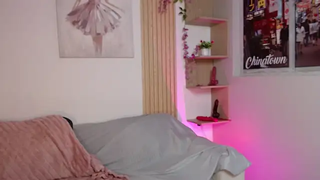 chloe peach  online show from May 3, 11:38 am